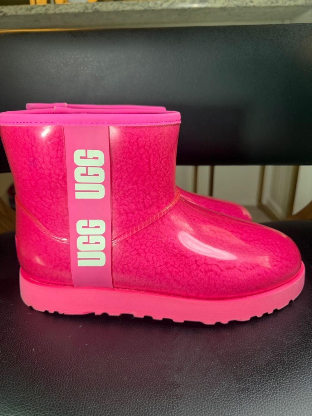 UGG Pink Gloss Short Boot women’s Sz 9
